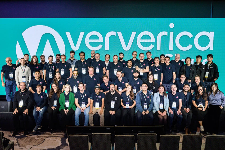 All the Ververicans in attendance at Flink Forward Seattle 2023 gather on the stage for a group photo.